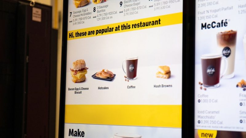Der neue digitale Drive-in von McDonald's scannt Ihr Nummernschild, um Ihre Lieblingsbestellungen anzuzeigen