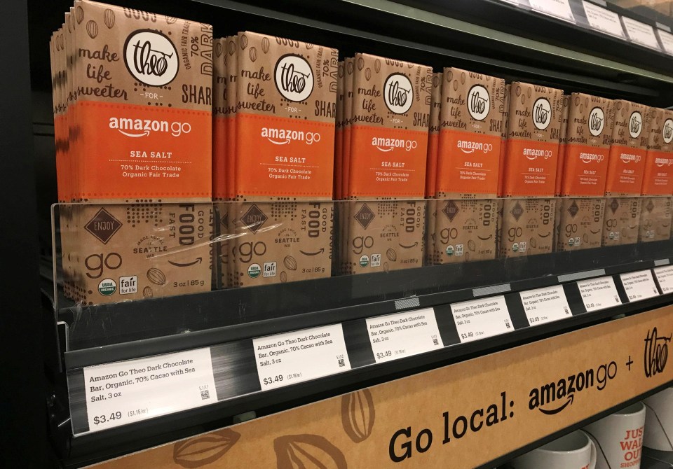 Amazon führt auch eigene Produkte und verwendet Etiketten wie ein normaler Supermarkt